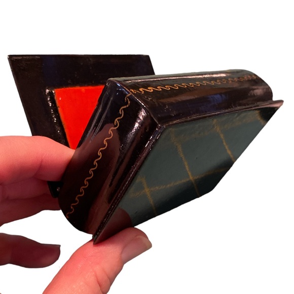 Ornate Hand Painted Lacquer Box. - Picture 4 of 5